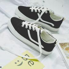 国产黑色帆布鞋美女视频,国产黑色帆布鞋下的美女风采